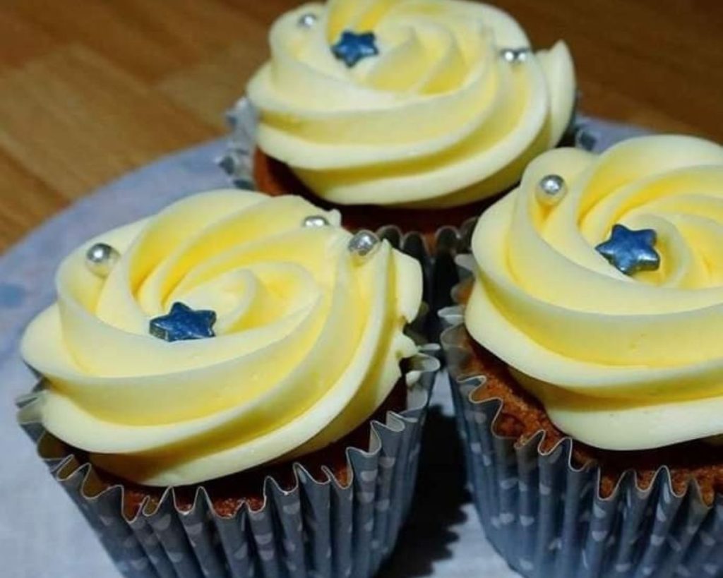 Vanilla Cupcake with Lemon Curd Cream