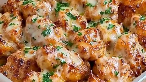 Garlic Parmesan Chicken with Cheesy Potatoes: Comfort in One Pan